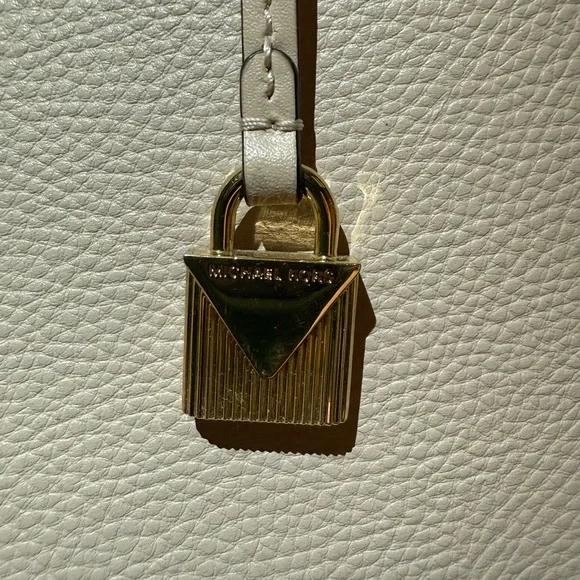 Michael Kors Women's Blush Pink Wallet and Purse - Picture 10 of 16